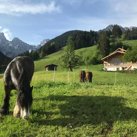 Au Pre Des Chevaux *