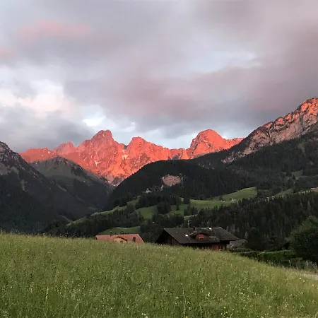 Au Pre Des Chevaux Bed & Breakfast 3*