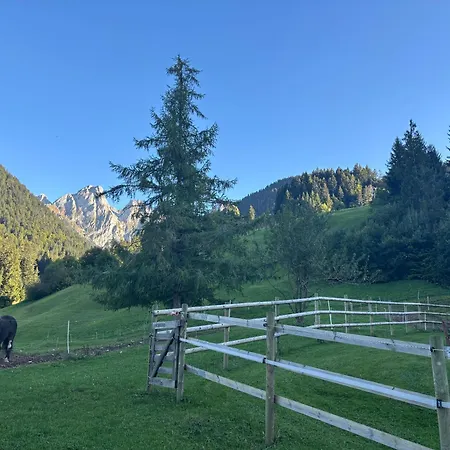 Au Pre Des Chevaux 3*